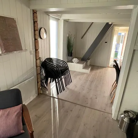 Lofoten_beach_eggum_cabin